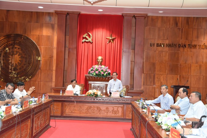 Chủ tịch Ủy ban nhân dân tỉnh Tiền Giang Nguyễn Văn Vĩnh phát biểu tại buổi làm việc.