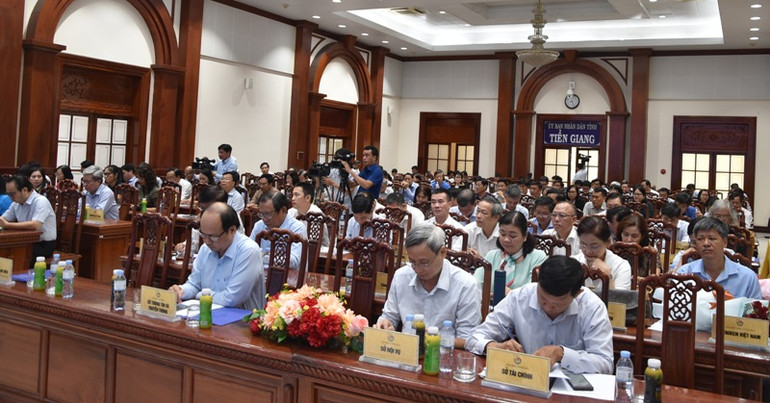 Các đại biểu tham dự hội nghị.