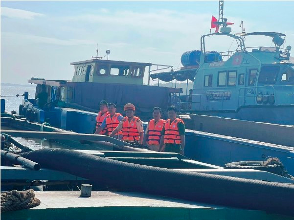 Phương tiện bị bắt giữ khi khai thác cát trái phép.