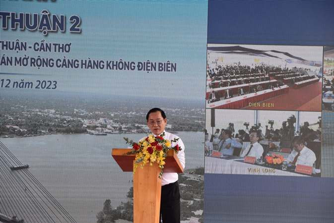 Chủ tịch Ủy ban nhân dân tỉnh Tiền Giang Nguyễn Văn Vĩnh phát biểu tại Lễ khánh thành cầu Mỹ thuận 2.