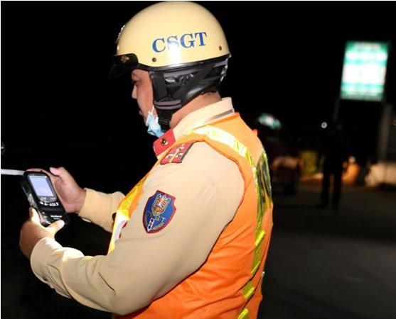 Công an Tiền Giang xử lý nghiêm người điều khiển phương tiện giao thông vi phạm nồng độ cồn.