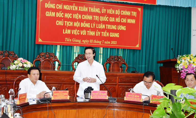 Đồng chí Nguyễn Văn Danh, Ủy viên Trung ương Đảng, Bí thư Tỉnh ủy, Trưởng Đoàn Đại biểu Quốc hội đơn vị tỉnh Tiền Giang phát biểu tại buổi làm việc.