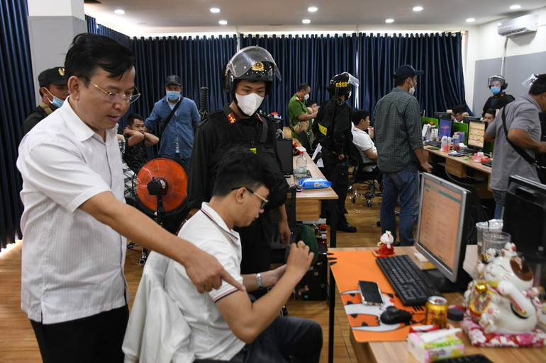 Đại tá Nguyễn Văn Lộc chỉ đạo lực lượng công an khám phá vụ án tại Công ty Luật TNHH Pháp Việt.