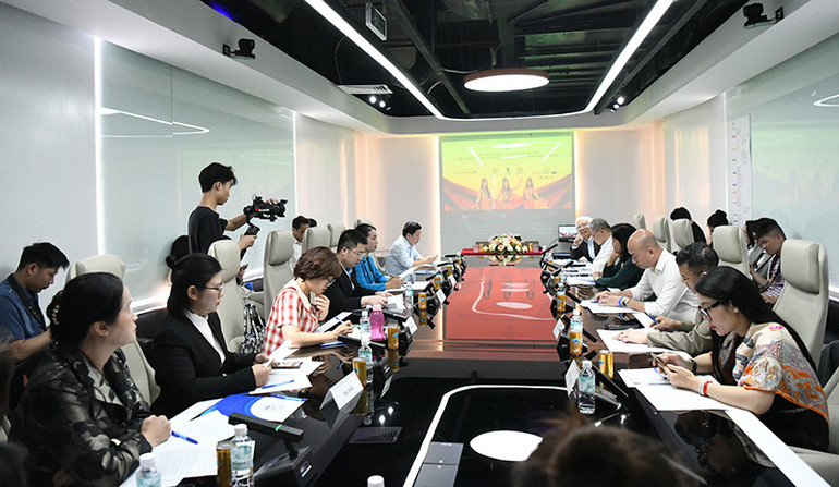 Quang cảnh buổi phát động.