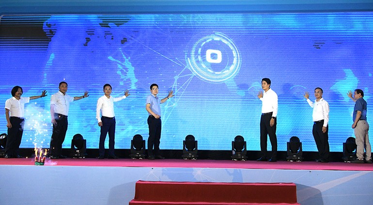 Các đại biểu thực hiện nghi thức phát động cao điểm hè sử dụng năng lượng tiết kiệm, hiệu quả năm 2025. Các đại biểu thực hiện nghi thức phát động cao điểm hè sử dụng năng lượng tiết kiệm, hiệu quả năm 2025.