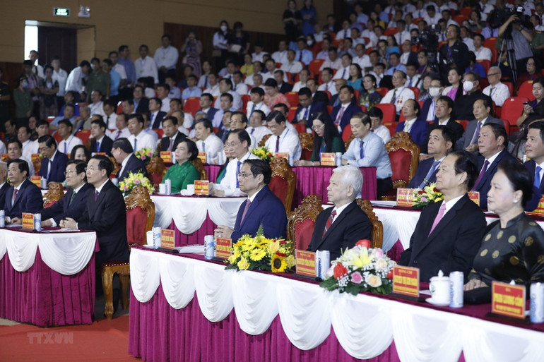 Thủ tướng Phạm Minh Chính và các lãnh đạo Đảng, Nhà nước tham dự buổi lễ. Thủ tướng Phạm Minh Chính và các lãnh đạo Đảng, Nhà nước tham dự buổi lễ.