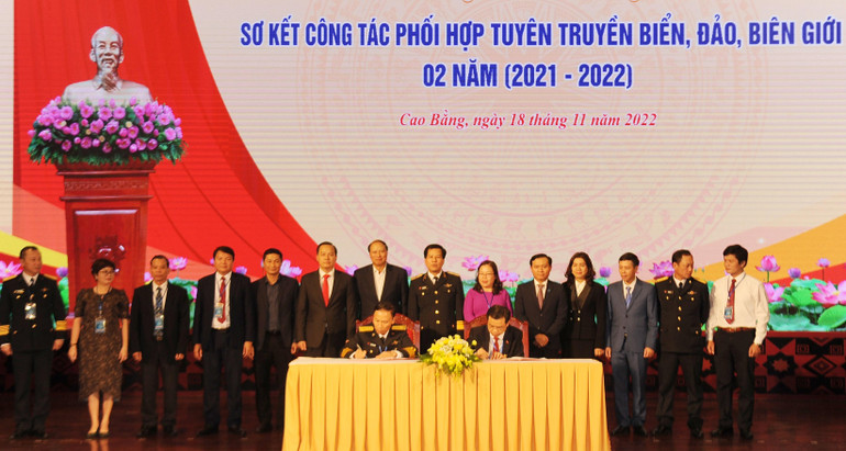 Cục Kỹ thuật Hải quân và Ban Tuyên giáo 8 Tỉnh ủy, Thành ủy ký kết kế hoạch phối hợp tuyên truyền về biển, đảo, biên giới năm 2023.