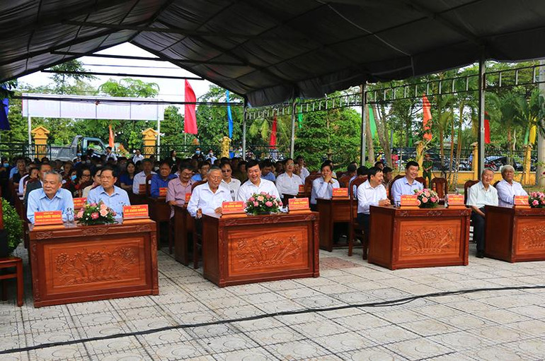 Đại biểu tham dự buổi trao Huy hiệu Đảng ở Chi bộ An Nam Cộng sản Đảng đầu tiên của tỉnh Đồng Tháp.