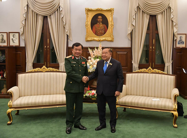 Thượng tướng Hoàng Xuân Chiến và đoàn đã đến chào xã giao Phó Thủ tướng Chính phủ Vương quốc Thái Lan Prawit Wongsuwan.