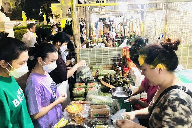 Đặc sản của 63 tỉnh, thành phố trên cả nước quy tụ tại Hội chợ.