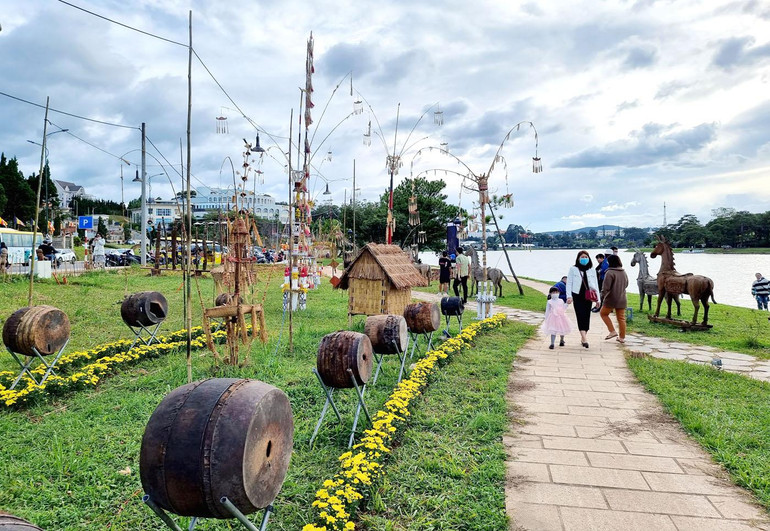 Lối vào không gian triển lãm “Thiên đường Tây Nguyên”.