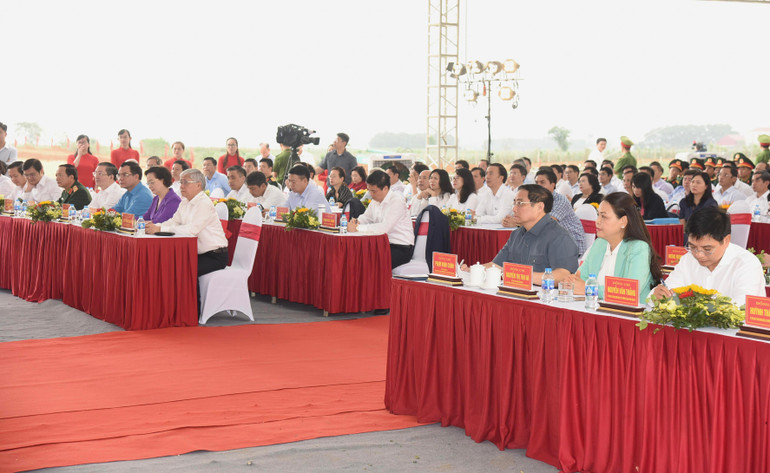 Thủ tướng Phạm Minh Chính và các đại biểu dự Lễ phát động Phong trào thi đua.