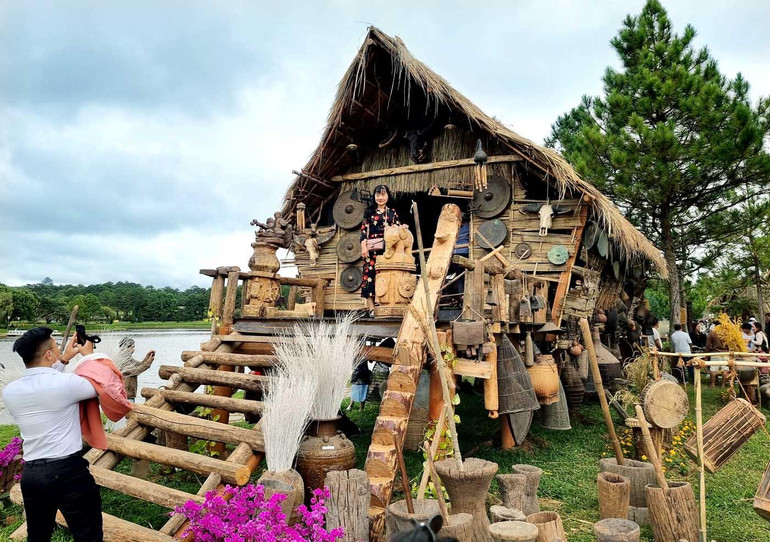 Nhà dài của người Ê Đê.