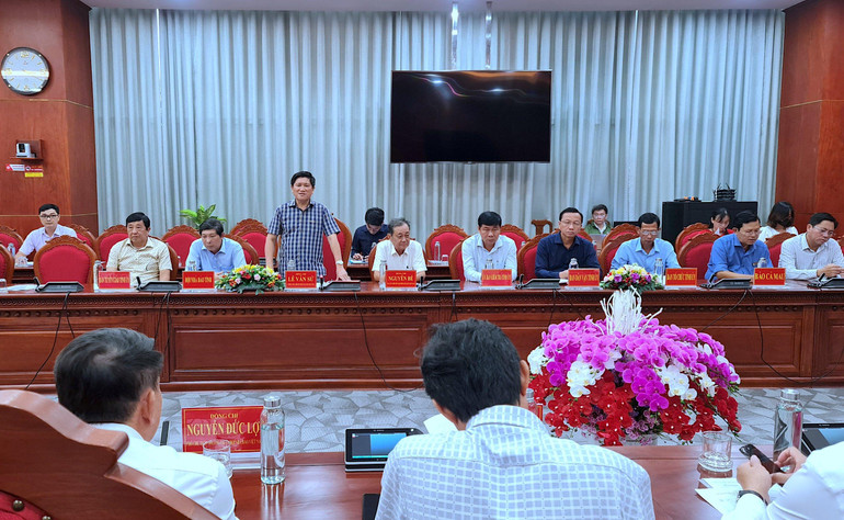 Phó Chủ tịch Ủy ban nhân dân tỉnh Cà Mau Lê Văn Sử phát biểu đánh giá hoạt động công tác hội và hoạt động báo chí tại Cà Mau.