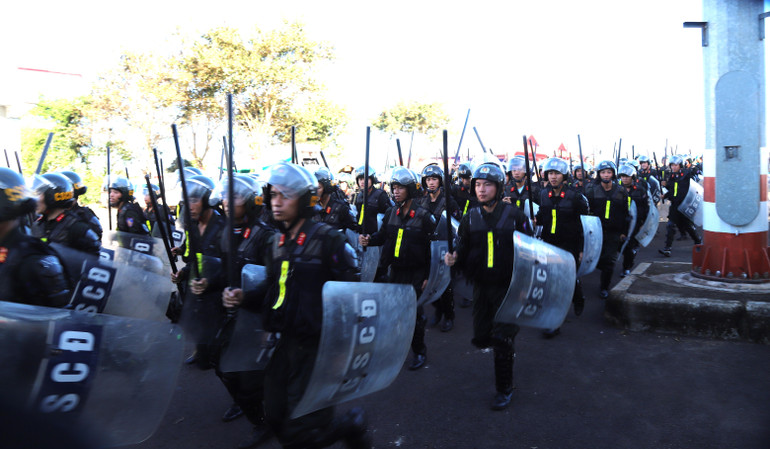 Cảnh sát cơ động tham gia chống bạo loạn tại buổi diễn tập.