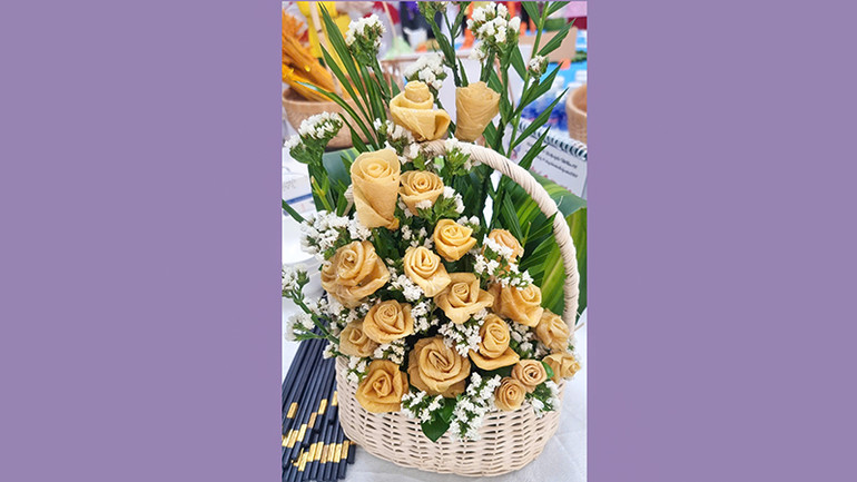 Những bông hoa được chế biến từ tàu hũ ky. Những bông hoa được chế biến từ tàu hũ ky.