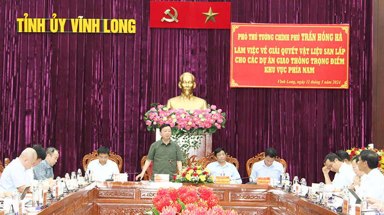 Phó Thủ tướng Trần Hồng Hà phát biểu tại buổi làm việc.