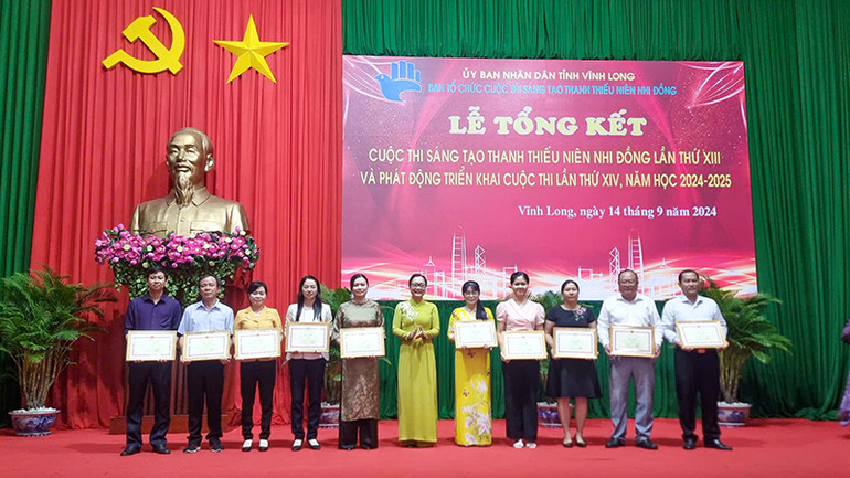 Ủy ban nhân dân tỉnh Vĩnh Long khen thưởng những tập thể và cá nhân đã có thành tích xuất sắc trong tổ chức phong trào cuộc thi Sáng tạo thanh, thiếu niên, nhi đồng tỉnh Vĩnh Long lần thứ 13, năm học 2023-2024.
