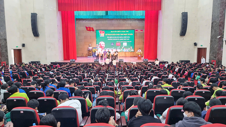 Quang cảnh buổi lễ trao giải.