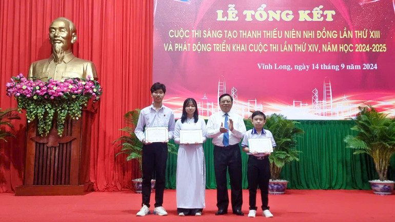 Những tác giả đạt giải nhất cuộc thi.