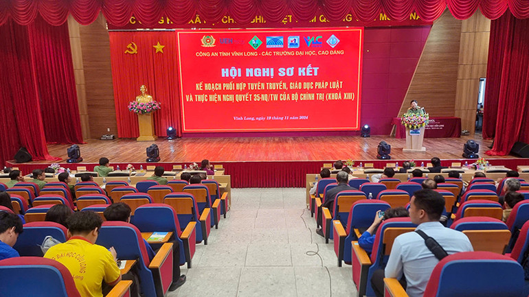 Quang cảnh hội nghị.