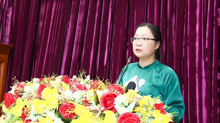 Phó Chủ tịch Ủy ban nhân dân tỉnh Vĩnh Long Nguyễn Thị Quyên Thanh phát biểu tại hội nghị.