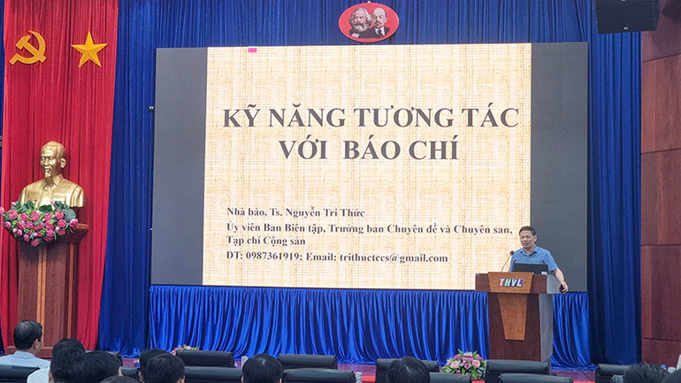 Chuyên gia triển khai nội dung về người phát ngôn.