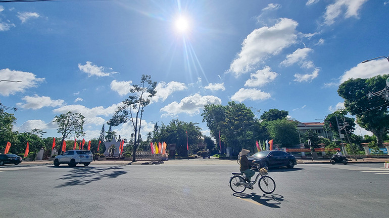 Khu lưu niệm Thủ tướng Chính phủ Võ Văn Kiệt tọa lạc tại thị trấn Vũng Liêm, huyện Vũng Liêm, tỉnh Vĩnh Long.