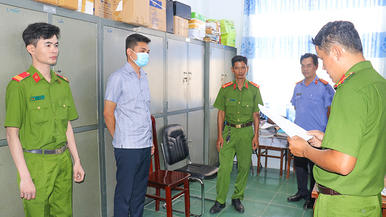 Đối tượng Huỳnh Thắng bị Công an tỉnh Vĩnh Long bắt giữ. (Ảnh: Công an cung cấp)