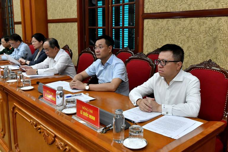 Các đại biểu dự phiên họp.