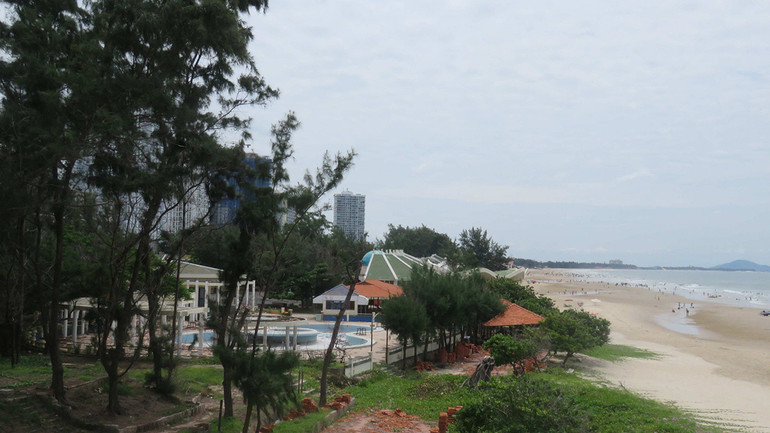 Những công trình “rào” biển bãi Sau sẽ không còn nữa, thay vào đó là công viên để nhân dân và du khách được tự do tắm biển.