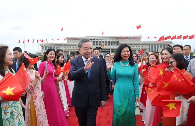 Lễ tiễn Tổng Bí thư, Chủ tịch nước Tô Lâm và Phu nhân tại Sân bay quốc tế Bắc Kinh.