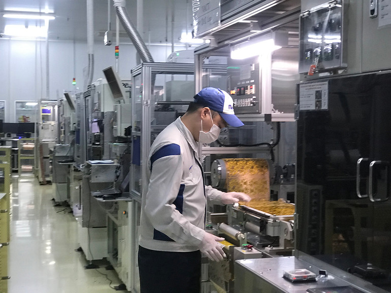 Hoạt động sản xuất tại Công ty TNHH MekTec Manufacturing khu công nghiệp Thăng Long II, tỉnh Hưng Yên.