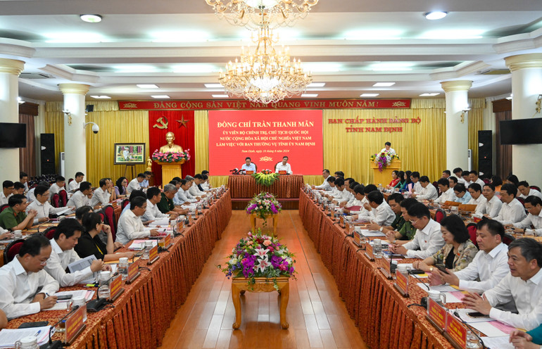 Quang cảnh buổi làm việc với Ban Thường vụ Tỉnh ủy Nam Định.