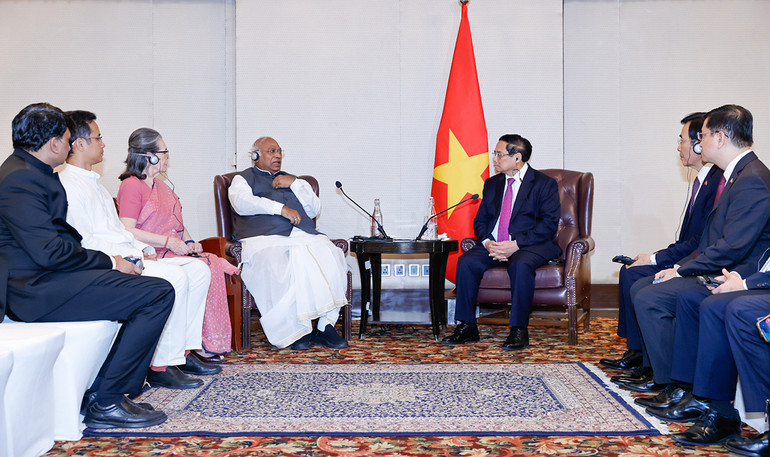 Quang cảnh buổi tiếp. Quang cảnh buổi tiếp.