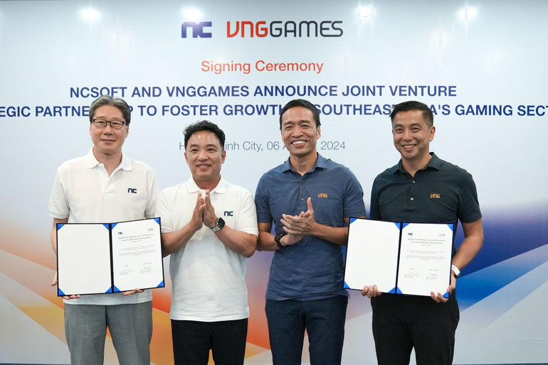 Ông Hong Won Jun - CFO NCSOFT, ông Kim Taek Jin - Nhà sáng lập kiêm Tổng Giám đốc NCSOFT, ông Lê Hồng Minh - Nhà sáng lập kiêm Tổng Giám đốc VNG, ông Kelly Wong - Phó Tổng Giám đốc VNG, CEO VNGGames (từ trái sang).