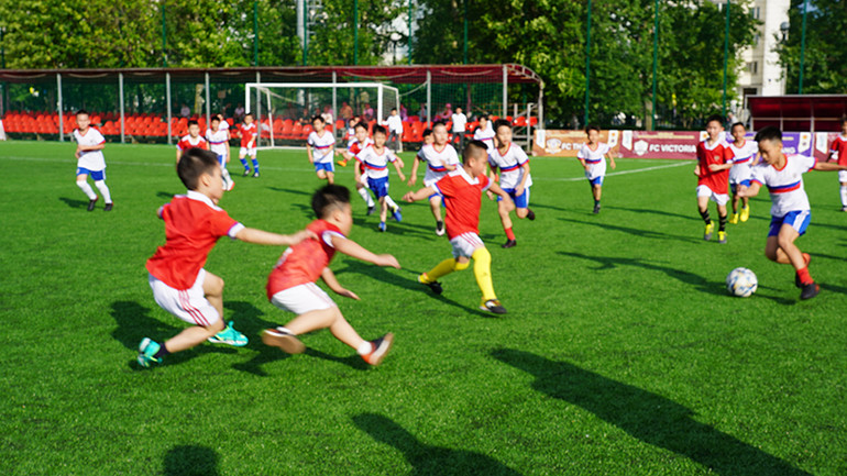 Các em nhỏ thi đấu đầy cảm xúc. (Ảnh: THÙY VÂN)