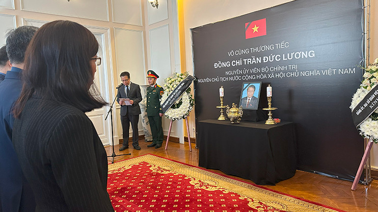 Đại sứ Đặng Minh Khôi phát biểu tại lễ viếng.