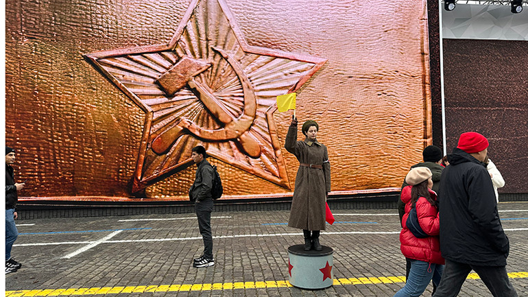 Một không gian đầy ắp hoài niệm trên Quảng trường Đỏ lịch sử. (Ảnh: THÙY VÂN)