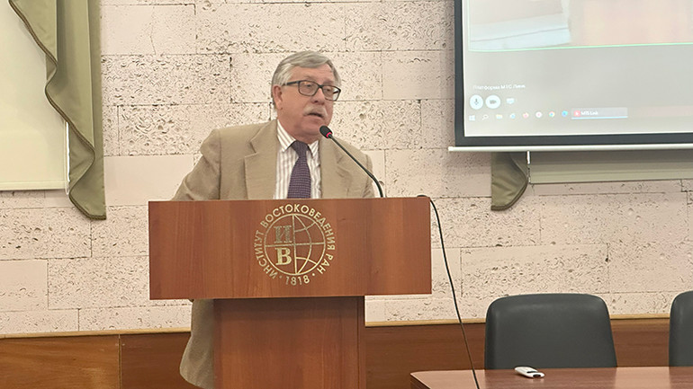 Ông Petr Tsvetov, Phó Giáo sư, Tiến sĩ khoa học lịch sử tại Học viện Ngoại giao thuộc Bộ Ngoại giao Nga. (Ảnh: THÙY VÂN)