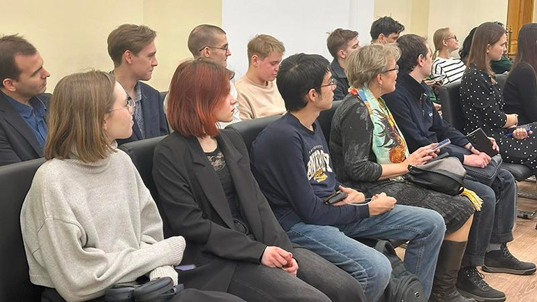 Các sinh viên đến từ nhiều trường đại học giảng dạy tiếng Việt khác nhau ở Moskva. (Ảnh: THÙY VÂN)