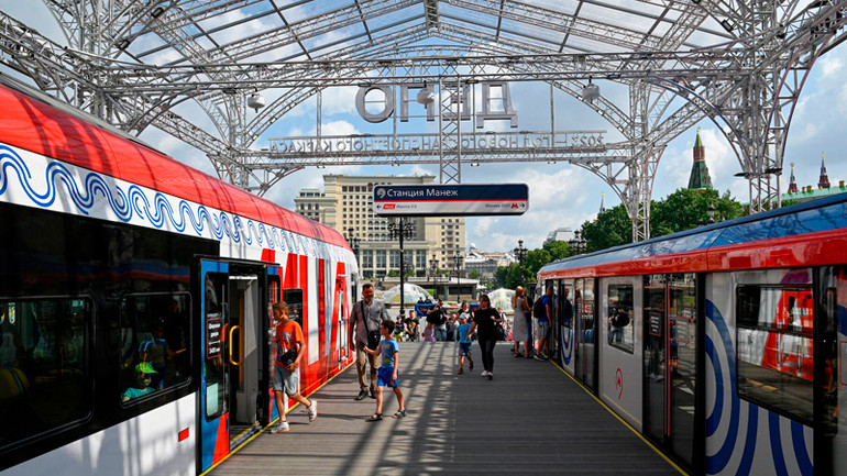 Những mẫu toa tầu điện ngầm mới nhất ở Moskva. (Ảnh:THÙY VÂN)