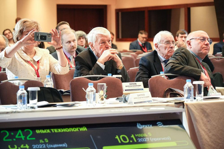 Các nhà khoa học hàng đầu của Nga và thế giới tham dự các phiên họp. (Ảnh: BTC)