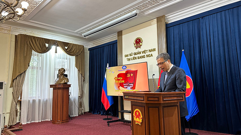 Đại sứ Việt Nam tại Liên bang Nga Đặng Minh Khôi phát biểu tại buổi lễ. (Ảnh: THÙY VÂN)