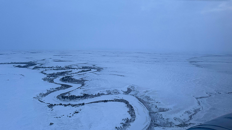 Vùng Bắc cực Nhenhesky có con đường mùa đông dẫn đến khu mỏ dầu với hàng trăm người lao động làm việc.