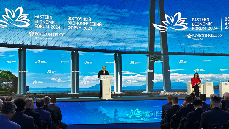 Tổng thống Putin phát biểu tại phiên toàn thể. (Ảnh: THÙY VÂN)