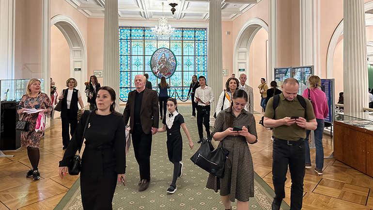 Buổi biểu diễn thu hút đông đảo khán giả Nga và Việt Nam (Ảnh:THÙY VÂN)