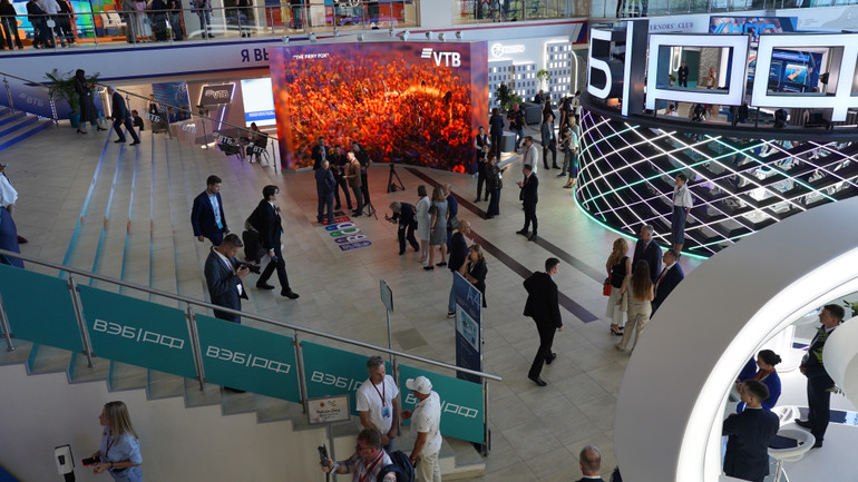 Quang cảnh diễn đàn. (Ảnh: THÙY VÂN)