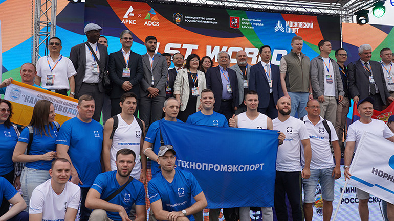 Đại diện các cộng đồng nước ngoài tham gia đại hội. (Ảnh: THÙY VÂN)