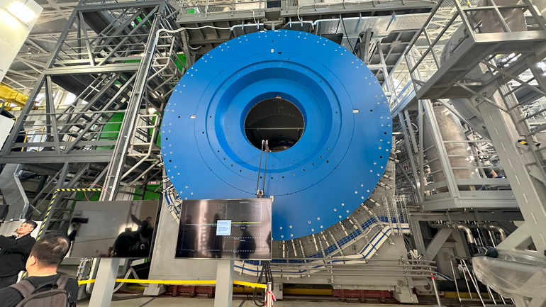 Máy dò đa năng MPD với những kết cấu vô cùng phức tạp. (Ảnh: THÙY VÂN)